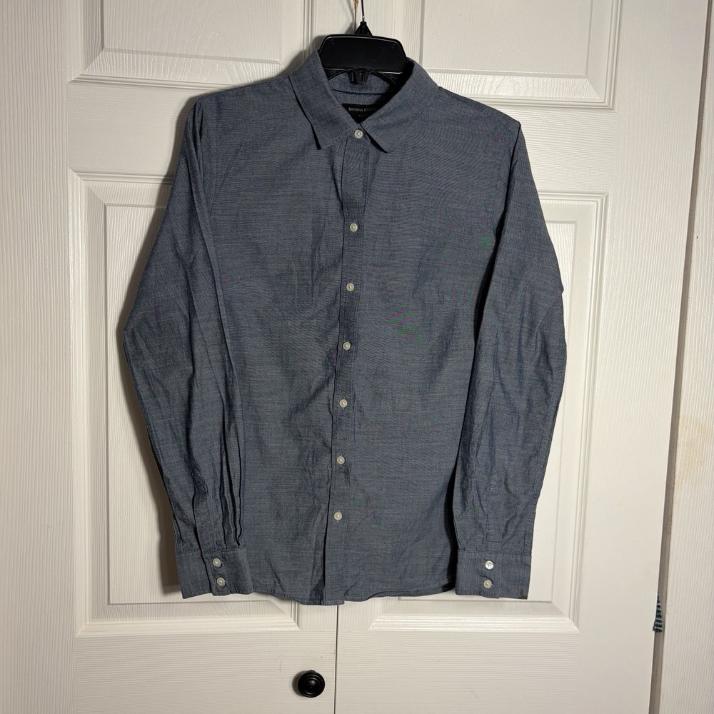 Banana Republic Tailored Fit Button Up Shirt‎ Women 10 Blue Chambray 100% Cotton